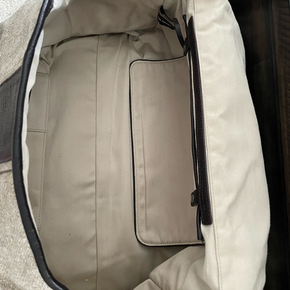 Ellen Tracy Travel bag. New with tag. Linen fabric. Size, 18x15.5x5. - Picture 6 of 6